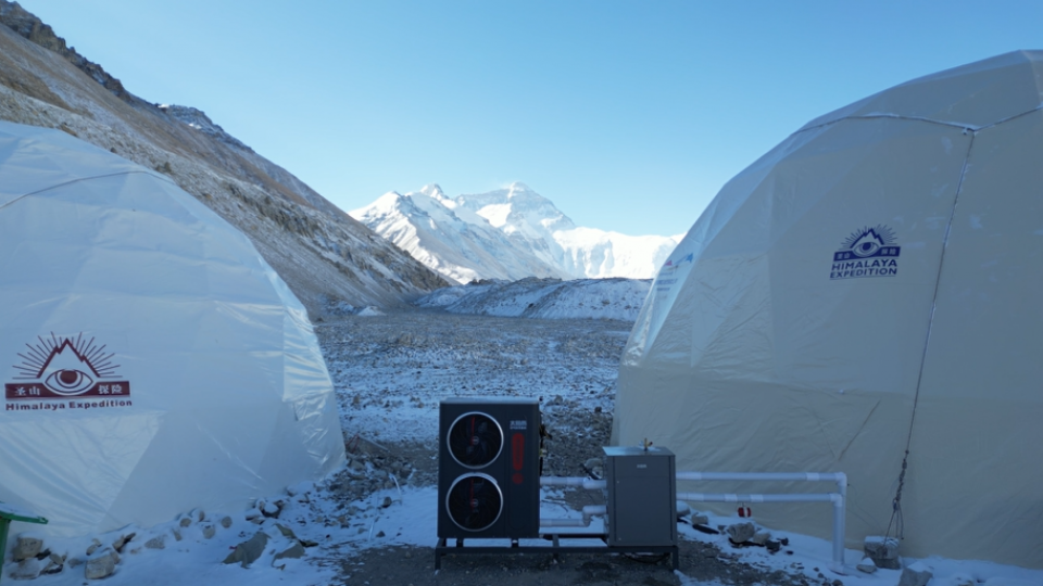 2024太阳雨空气能采暖机再次成功入驻海拔5200米珠峰大本营