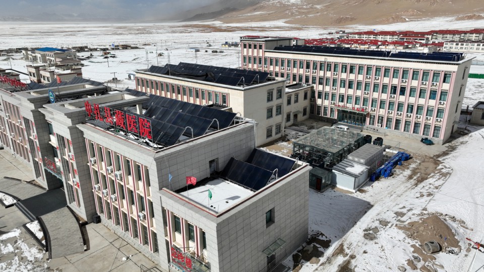 西藏申扎藏医院大平板+空气能耦合多能互补供暖项目